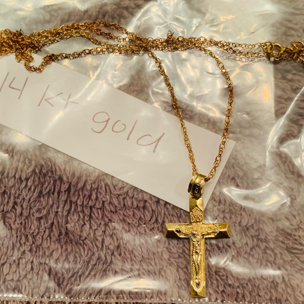 GORGEOUS 14 KT YELLOW Gold Solid Crucifix Pendant & Necklace